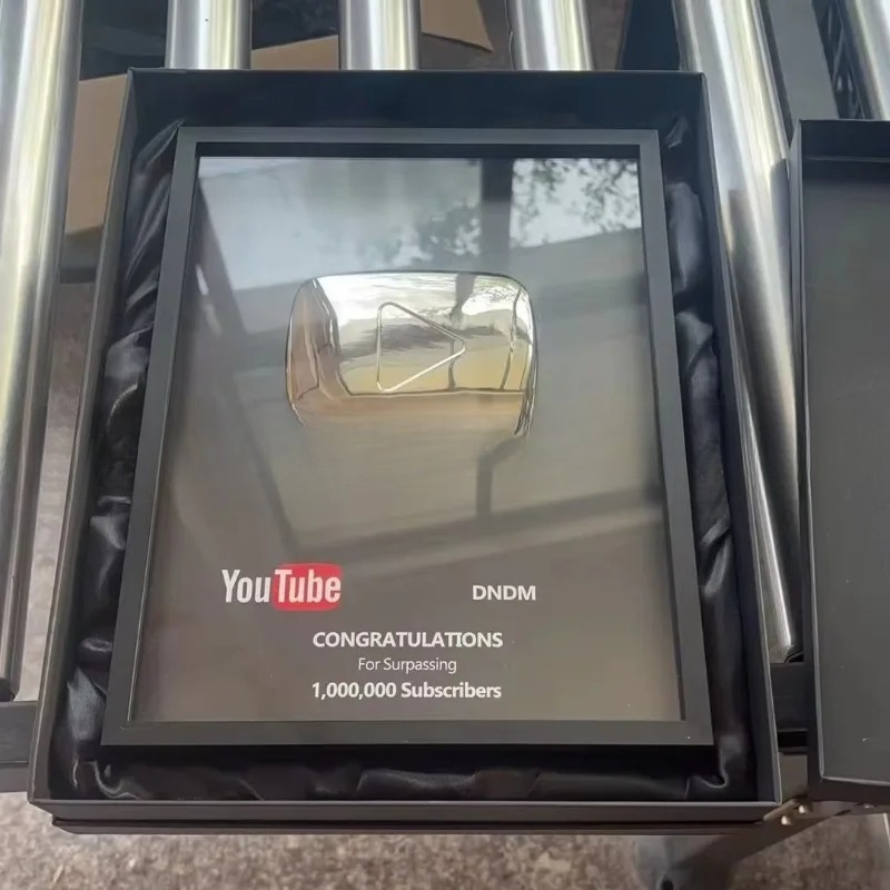 Esports Gaming Trophy - YouTube and Bilibili Game Button Logo